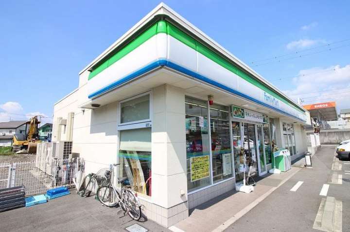 コンビニ　ファミリーマート（コンビニ）まで655m