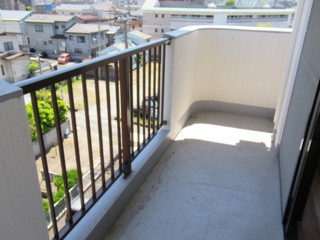 バルコニー　お洗濯にも便利なバルコニー付き