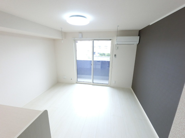 居室・リビング　エアコン・照明付いてます。