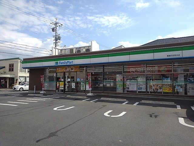 コンビニ　ファミリーマート（コンビニ）まで500m