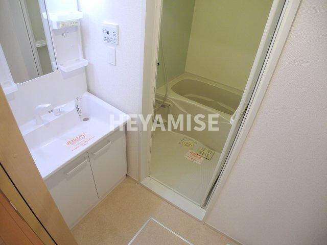 洗面設備　※写真は反転タイプの写真です。