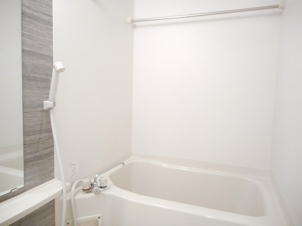 バス・シャワールーム　浴室乾燥機付き！