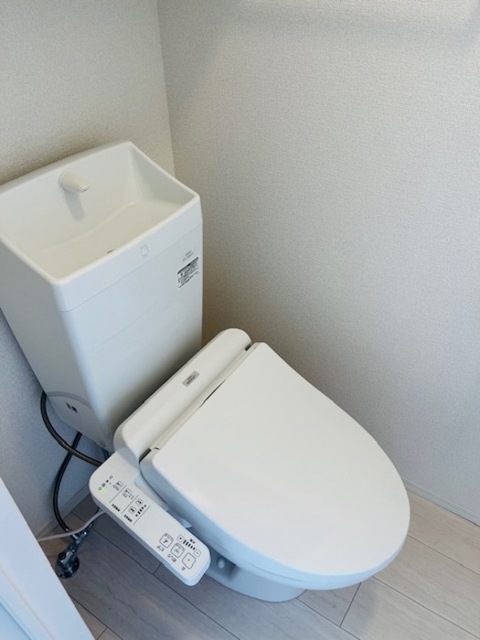 トイレ　１０１号室温水洗浄暖房便座