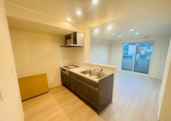 キッチン　※施工途中の画像になります