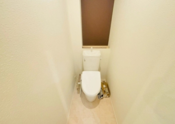 トイレ　※施工途中の画像になります。