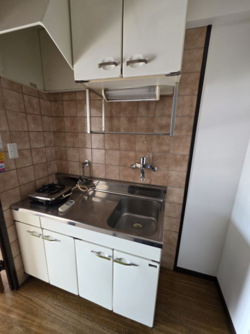 キッチン　同物件別号室の写真です。