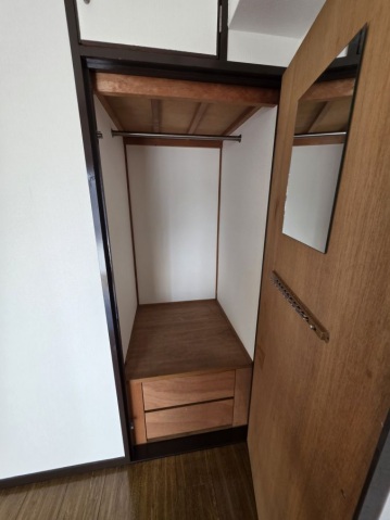 収納　同物件別号室の写真です。