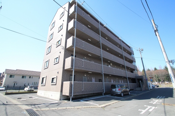 建物外観　建物北東からの外観。