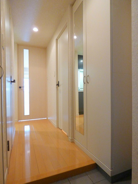 玄関　便利な全身鏡付き※写真と異なる場合現状優先。