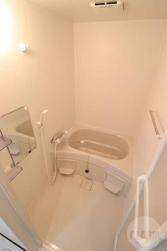 バス・シャワールーム　清潔感のあるバスルーム