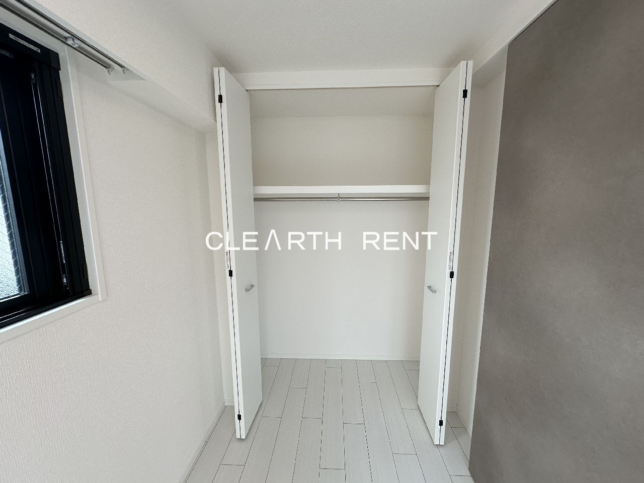 収納　ハンガーパイプ付き収納クローゼット