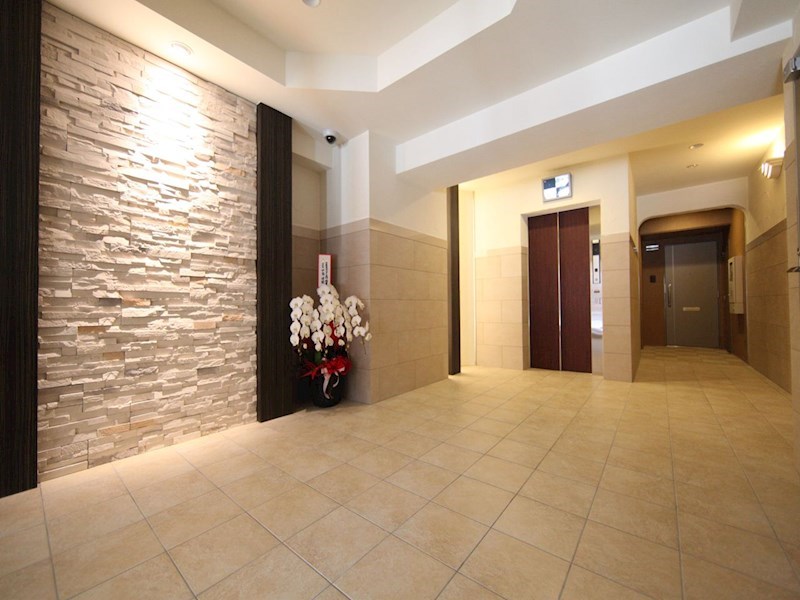 エントランス　エントランス　オートロック　防犯カメラ付