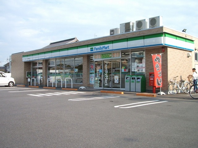 コンビニ　ファミリーマート西尾中畑店（コンビニ）まで600m