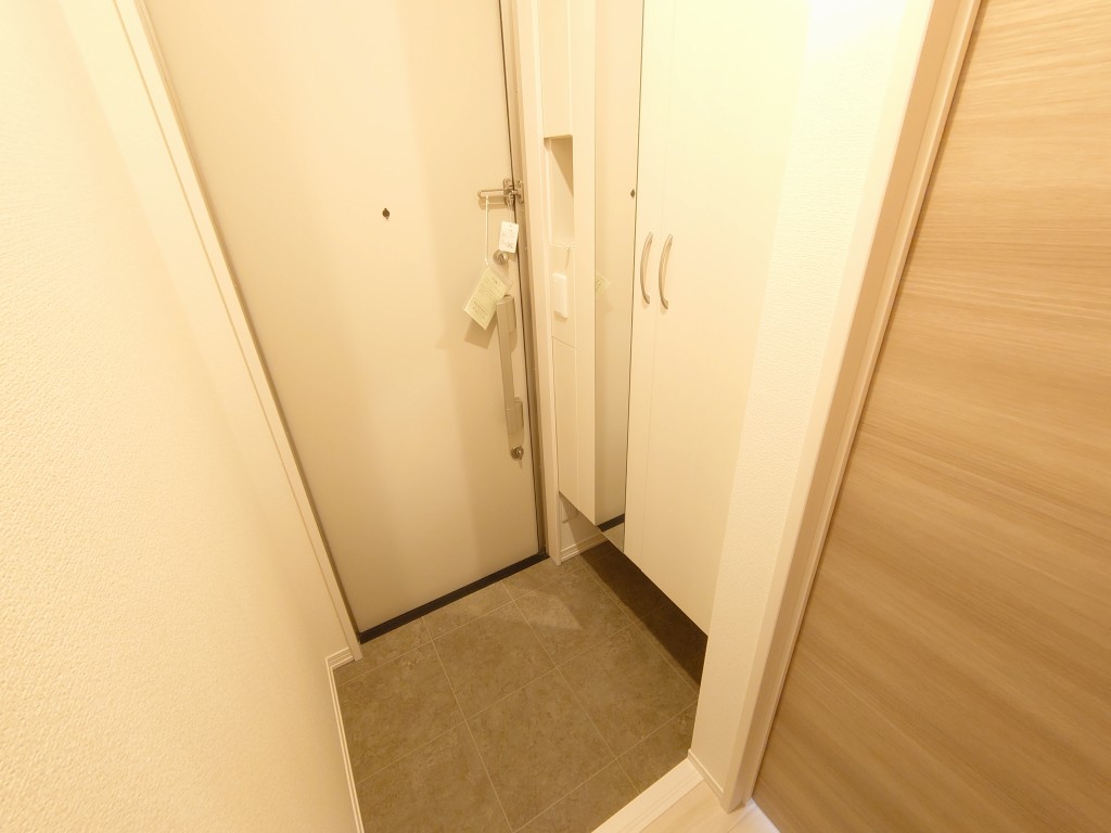 玄関　※同ハウスメーカー、同時期施工の新築写真です。
