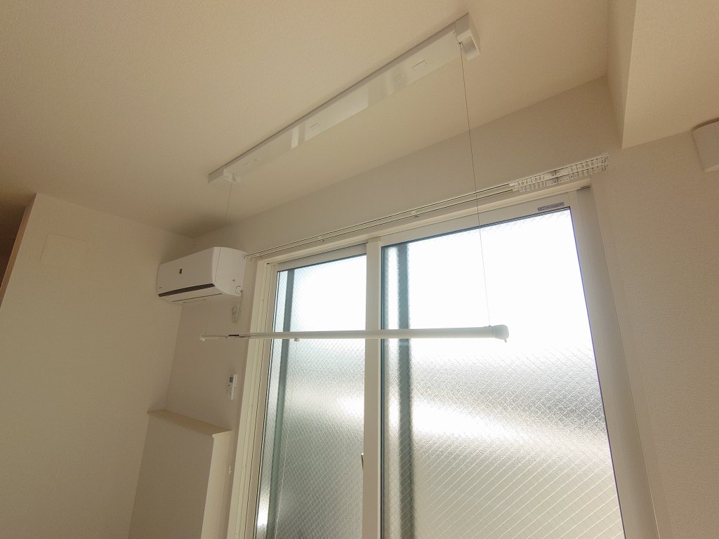 バルコニー　バルコニー・室内干しどちらも可能です♪