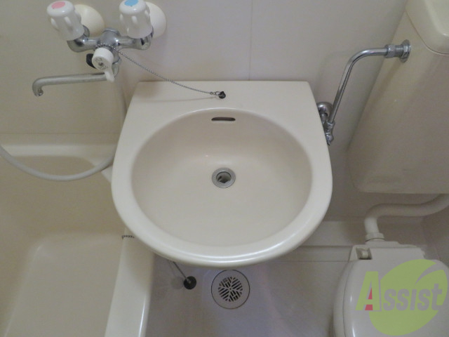 洗面設備　洗面台。朝の身支度はここでばっちり決めましょう。