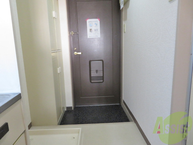 玄関　玄関の様子です。明るい印象ですね。気分もあがりそう。