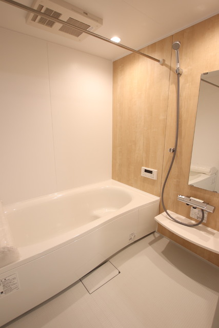 バス・シャワールーム　風呂蓋は設備ではありません