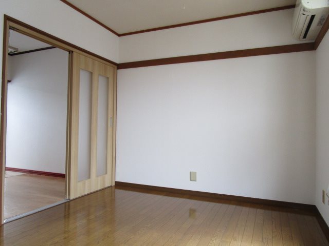 居室・リビング　※写真は別部屋のものです。（参考）