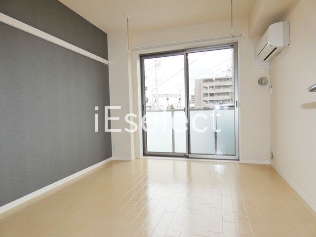居室・リビング　フローリング張りのきれいなお部屋です