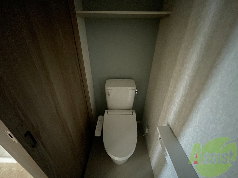 トイレ　トイレはこちらのウォシュレット付きになりますね。