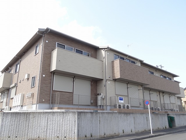 建物外観　落ち着いた色合いの綺麗な外観