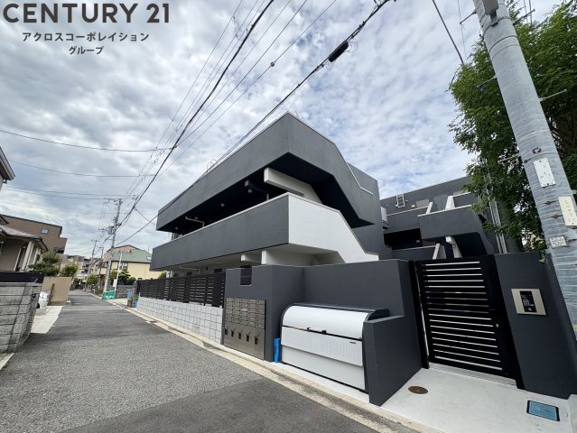 建物外観　オートロックで外部の人間が簡単に出入りできないため安心です！