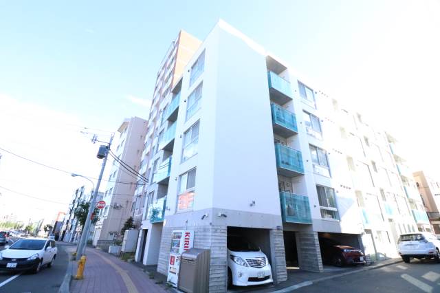 建物外観　４階建て★