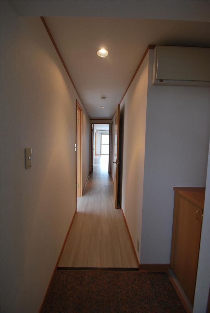 玄関　※同建物同型別のお部屋