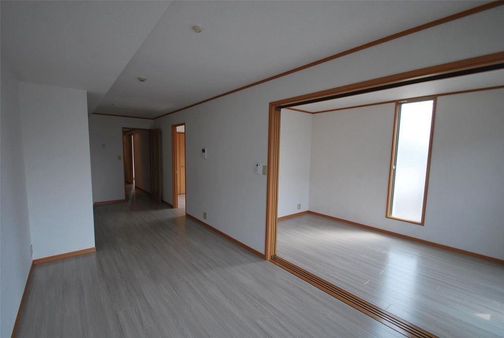居室・リビング　※同建物同型別のお部屋