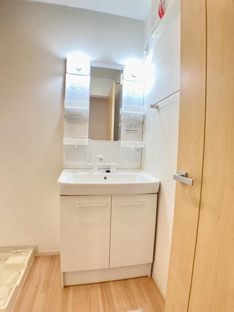 洗面設備　写真は別の部屋のものです。