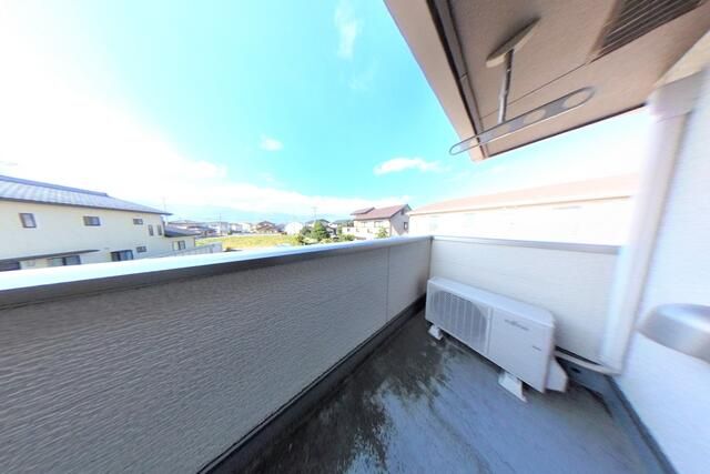 バルコニー　写真は別の部屋のものです。