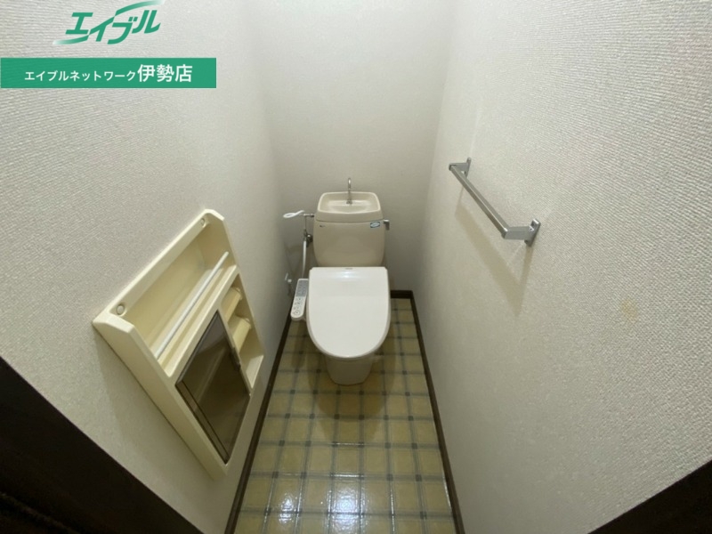 トイレ　別部屋反転参考写真です