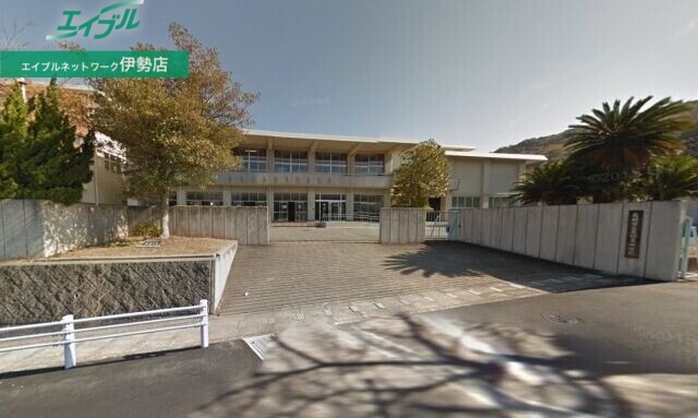 中学校　鳥羽市立鳥羽東中学校（中学校）まで1322m
