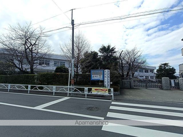 小学校　戸田市立美谷本小学校（小学校）まで555m