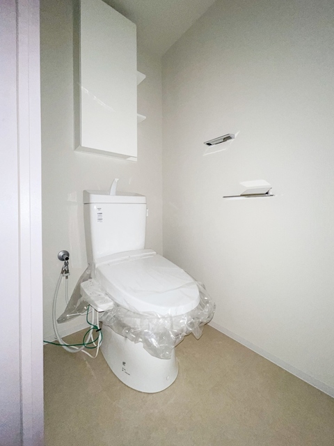 トイレ　※写真は同タイプ住戸です。