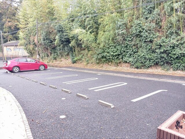 駐車場　駐車場があるので、車を買う予定の方も安心です