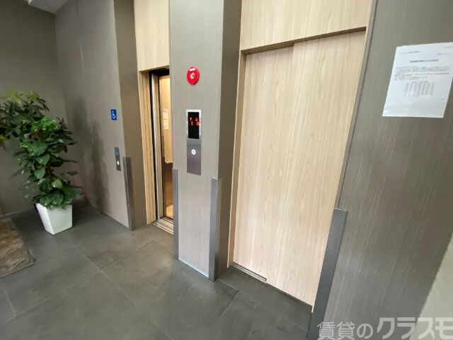 ロビー　２台エレベーターあります