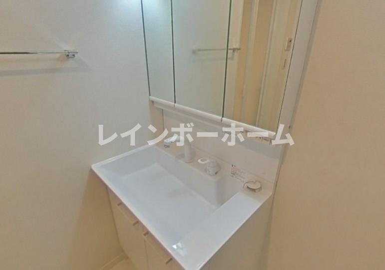 洗面設備　コンパクトで使いやすい洗面所