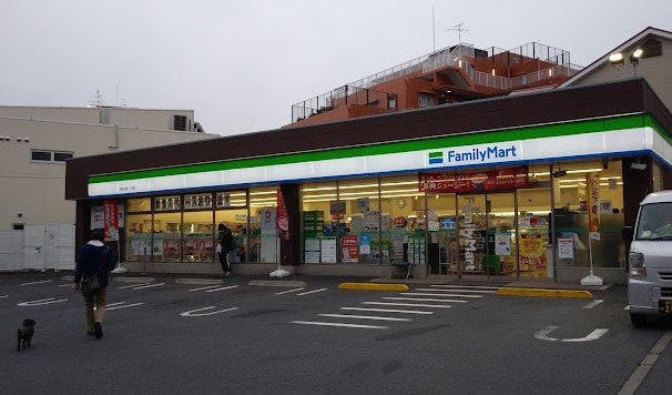 コンビニ　ファミリーマート 宮前犬蔵一丁目店（コンビニ）まで1865m