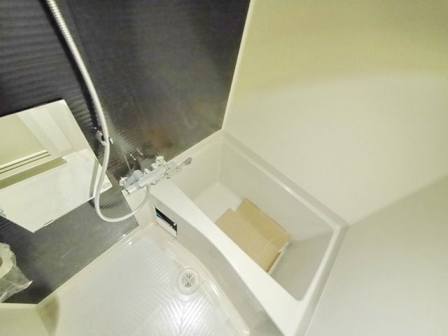 バス・シャワールーム　同物件別部屋写真