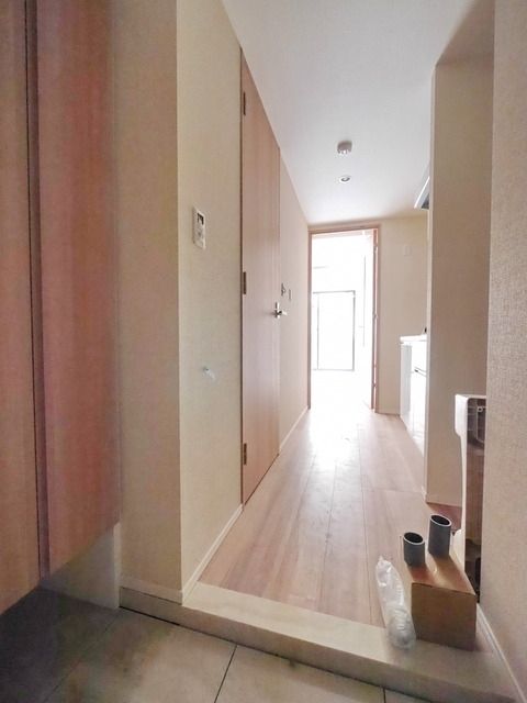 玄関　同物件別部屋写真