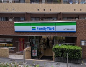 コンビニ　ファミリーマートNTT関東病院前店（コンビニ）まで70m