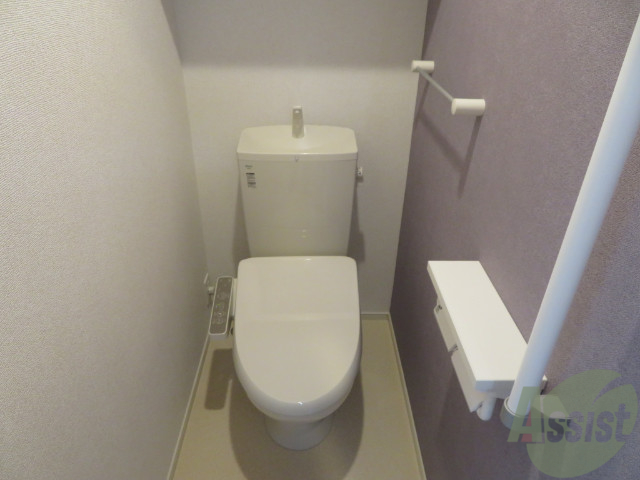 トイレ　シンプルできれいなトイレです。便利な各機能も標準装備です。