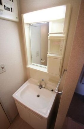 洗面設備　朝の支度はこちらでどうぞ。