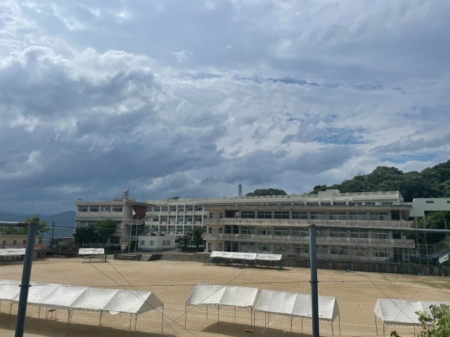 中学校　広島市立戸坂中学校（中学校）まで2032m