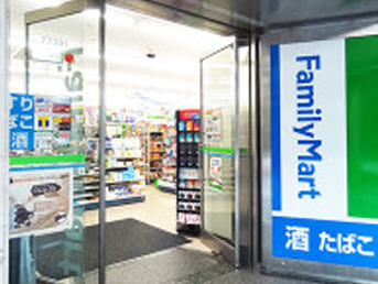 コンビニ　ファミリーマート MSH日本橋箱崎ビル店（コンビニ）まで179m