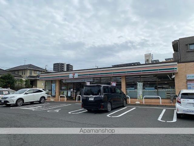 コンビニ　セブンイレブン（コンビニ）まで682m