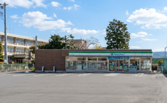 コンビニ　ファミリーマート伊豆長岡南店（コンビニ）まで400m