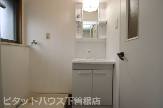 洗面設備　写真は以前リフォームした部屋です。
